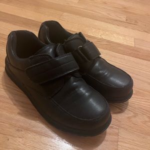 Boys Uniform Velcro Dress Shoes (Size 4)